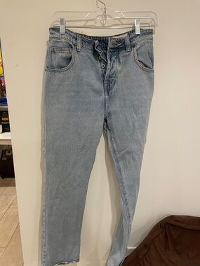 Light Wash High-Rise Women’s Jeans